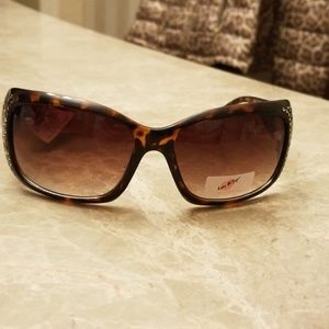 Betsy Johnson Diamond Sunglasses